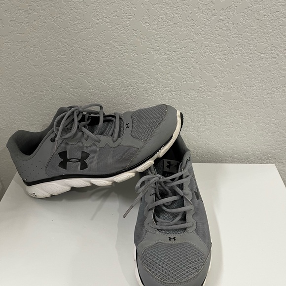 Under Armour Men's Gray Running Shoes - Picture 1 of 8